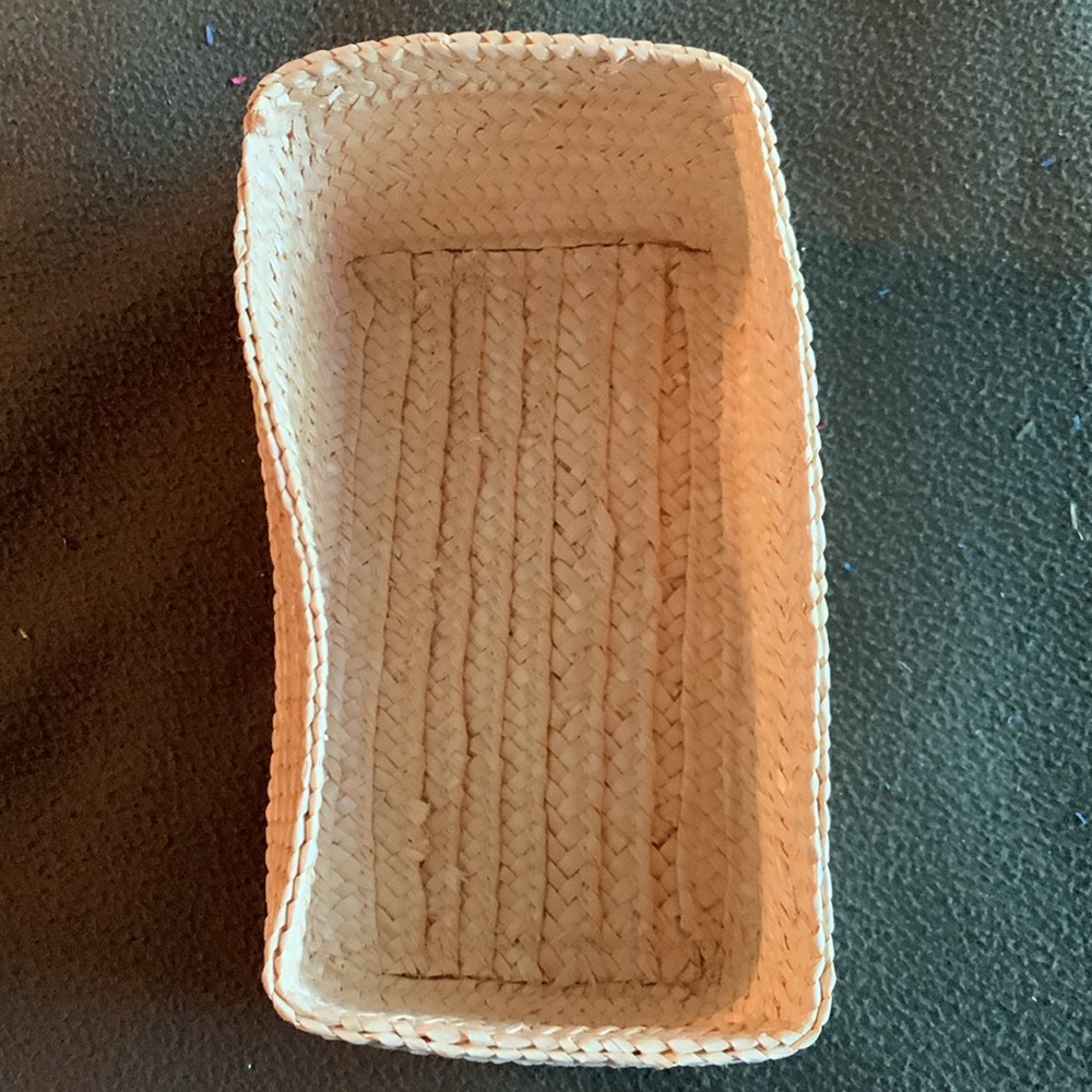4 piece woven basket set. Large approx 15” x 9”. Small approx 5” x 8 1/2” - Picture 3 of 10